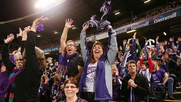 Fremantle supporters perform the Mexican wave during the preliminary final against Sydney.
