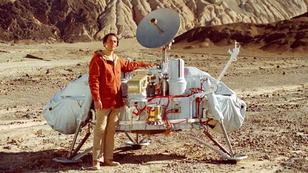 Carl Sagan with the Viking lander in Death Valley, California.