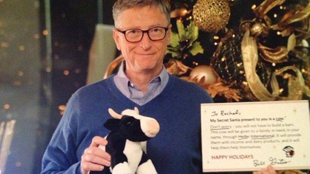 Bill Gates holding the toy and message he sent to Reddit user NY1227.