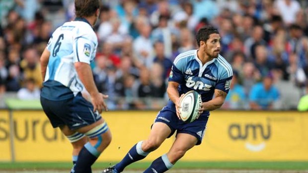 Stephen Brett kicked 22 points for the Blues as the home team upset the previous unbeaten Bulls.