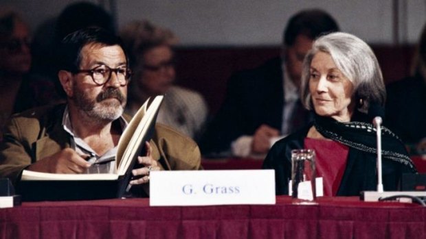 South African author and anti-apartheid activist Nadine Gordimer (right) and German author Gunter Grass in Oslo in 1990.