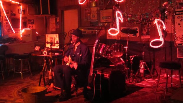 Crossroads – Clarksdale, Coahoma County, Mississippi – Mississippi Blues  Travellers
