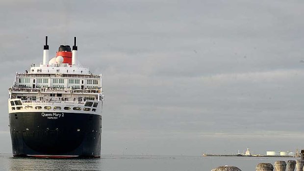 The Queen Mary arrives at Port Melbourne.