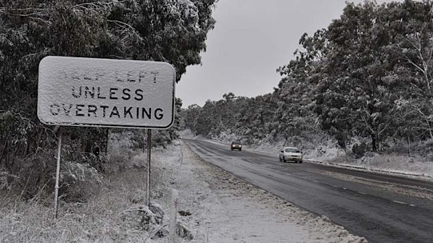 Snow lined the road between Lithgow and Bathurst this morning.