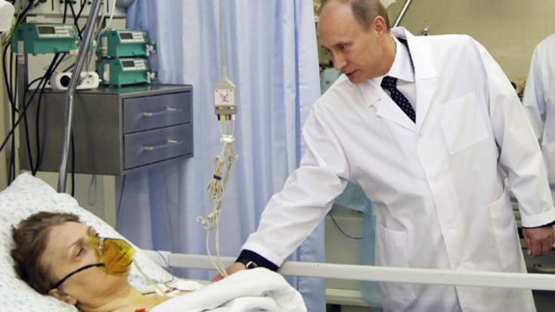 Vladimir Putin visits a survivor of the explosions at Botkinskaya hospital in Moscow.