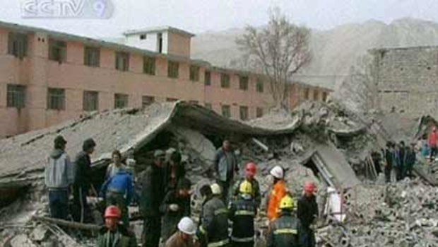 Aftershocks  ... clockwise from top, rescue workers   search  collapsed buildings in Yushu county, others dig deep to find people, while military personnel try to save somebody.