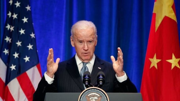 US Vice President Joe Biden raised concerns about US journalists' working visas with Xi Jinping during a visit to Beijing.