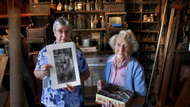 Cousins Jean Grinton and Dot Hammer discovered a biscuit tin containing 800 negatives of WWI photographs.