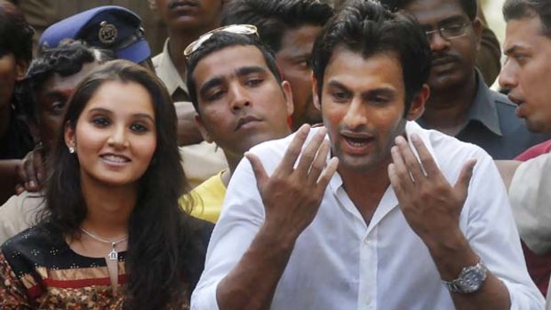 Arguing his case .... Shoaib Malik, right, flanked by Indian tennis star Sania Mirza.
