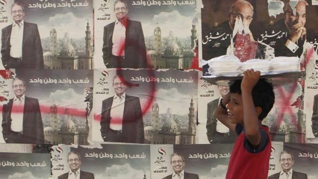 Shock loser &#8230; posters of Amr Moussa, who did not make the president run-off poll.