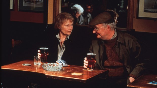 Actors Judi Dench and Jim Broadbent in the film "Iris".