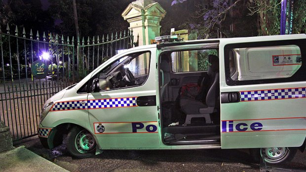 The police van crashed into the Botanical Gardens gates.