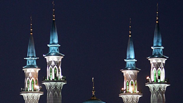 A mosque featuring minarets.