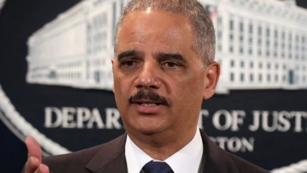 US Attorney General Eric Holder has announced a plan to consider clemency from thousands of inmates serving time for drug offences.