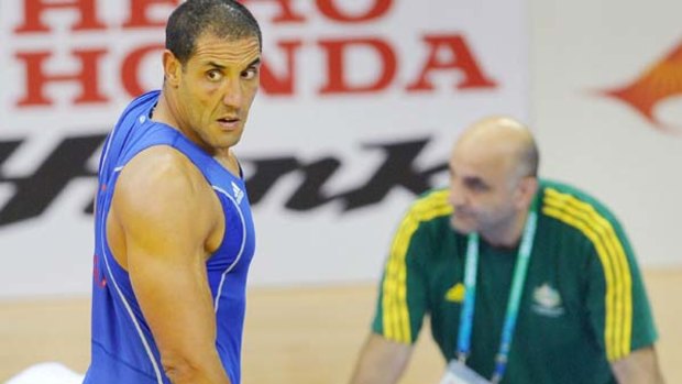 Australian Greco-Roman wrestler Hassene Fkiri has been forced to aplogise for his rude gesture towards officials on Tuesday night after losing his gold medal bout.