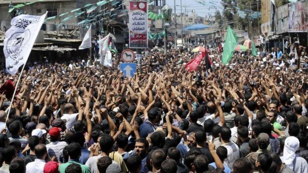 Tens of thousands of Palestinians marched at the funeral of the three Hamas commanders.