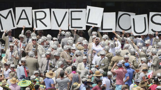 Marvellous effort, that: The Richies celebrate as Australian paceman Peter Siddle removes Ian Bell.