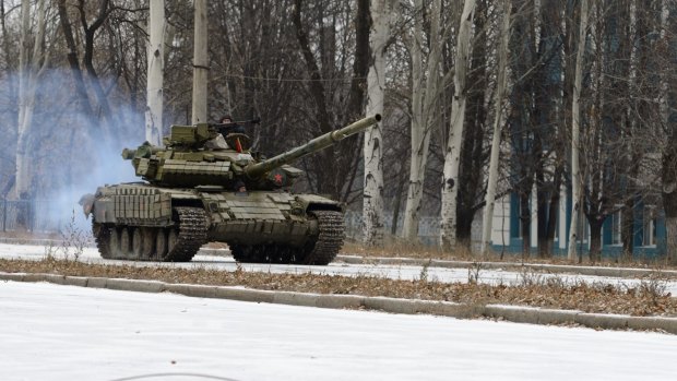 A Russian T-72 tank without a licence plate and coming from Donetsk airport area moves along a snow-covered avenue in the district of Kievsky in Donetsk.