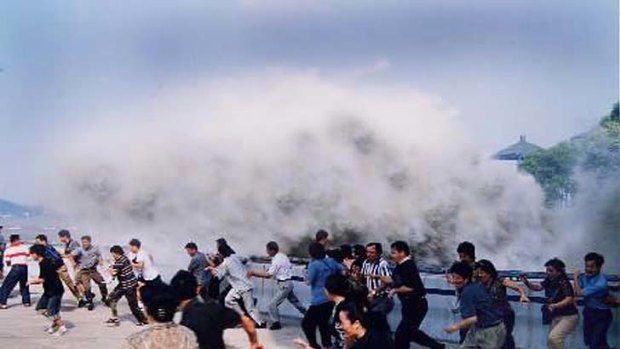 scared people running from tsunami