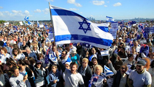 Around 10,000 pro-Israeli supporters gathered to to condemn Hamas in Sydney on Sunday.