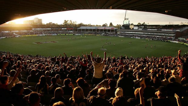 Scenes as the final siren sounds at Princes Park's last AFL game in 2005.