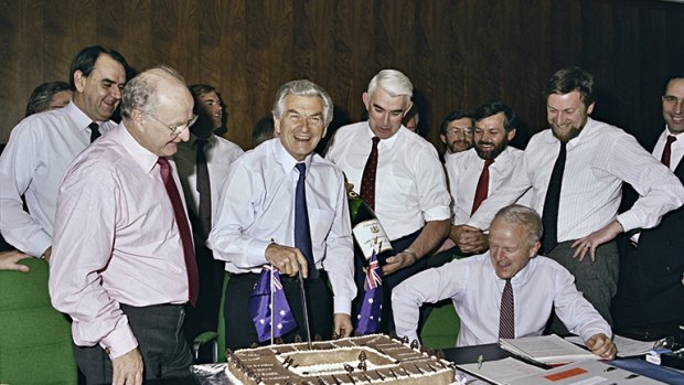 Clyde Holding, Bob Hawke, John Kerin, John Dawkins, Gareth Evans, other ministers and staff at the last Cabinet meeting in the old Cabinet Room, in 1988. 