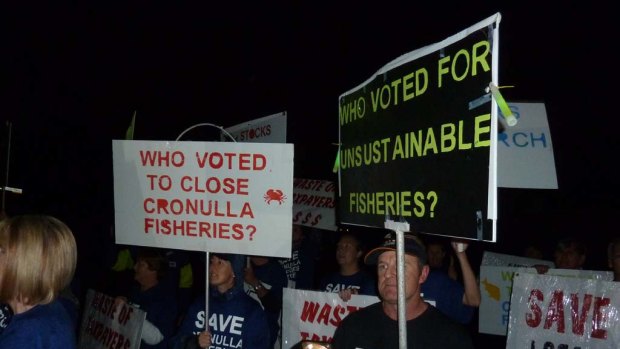 Workers from Cronulla Fisheries Research Centre and their families make a plea to Premier Barry O'Farrell to stop the closure of the centre.