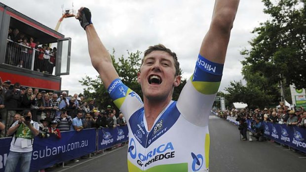 Watch out Wiggins &#8230; Luke Durbridge proves his versatility by defending his time trial title and claiming the elite road race in Ballarat on Sunday.