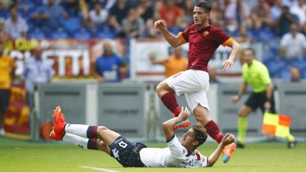 Florenzi beats the challenge of Cagliari's Danilo Avelar to score.