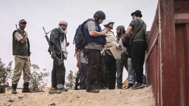 US reporter Steven Sotloff (centre) at work in Libya in 2011.