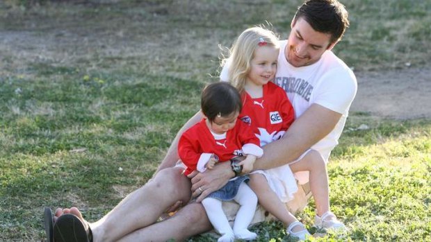 Darren Jolly with his daughters Lily and Scarlett in 2009.
