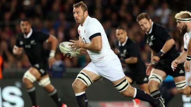 Chris Robshaw makes a clean break up the middle.