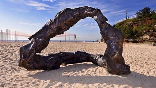 Peter Lundberg's Ring sculpture won the  Sculpture by the Sea Prize 2014.