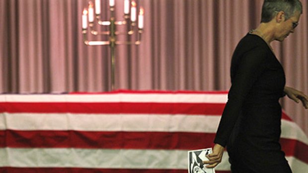 Jamie Lee Curtis farewells her father as the funeral attracted movie fans, including a Marilyn Monroe lookalike.