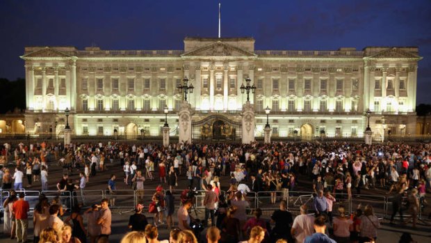A 44-year-old man has been arrested trying to enter a gate at Buckingham Palace armed with an knife.