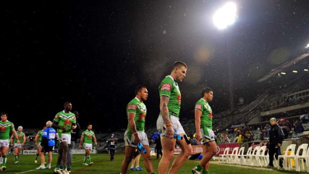 Embarrassing &#8230; Josh Dugan and his Canberra teammates trudge off after their heavy 40-0 defeat to Wests Tigers on Saturday night.