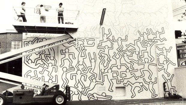 Keith Haring, centre, working on his Johnson Street, Collingwood, mural.