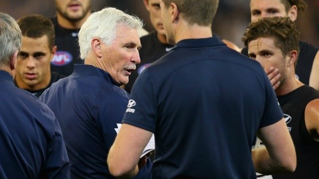 Micke Malthouse speaks to the players in round five.