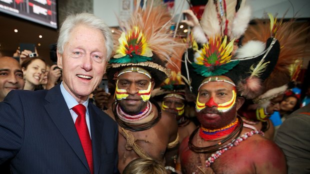 Former US president Bill Clinton poses with AIDS 2014 conference delegates from the Southern Highlands of Papua New Guinea.