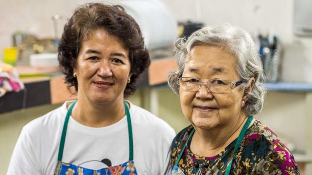 Serena and her mother, who run Bumbu Cooking School.