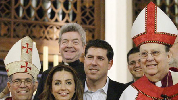 Alberto Cutie (centre) with his girlfriend, Ruhama Buni Canellis, and flanked by priests at his ceremony to join the Episcopal Church.