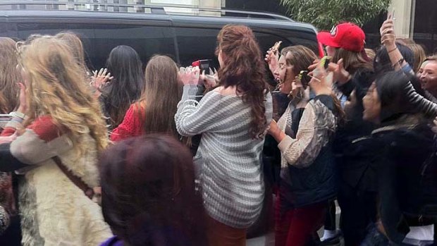 Fans mob Justin Bieber's convoy in South Yarra.