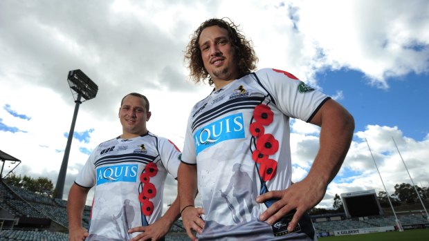 Brumbies prop Ruan Smith (left), pictured with twin brother Jean-Pierre, has reportedly agreed to join Japanese club Toyota Verblitz.