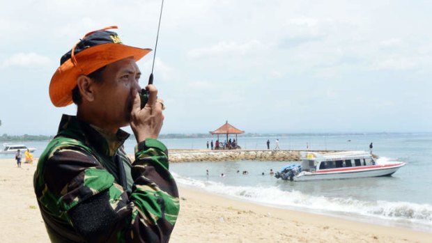 The rescue effort continues: An Indonesian rescue official monitors a team searching for seven Japanese divers missing off Sanur.