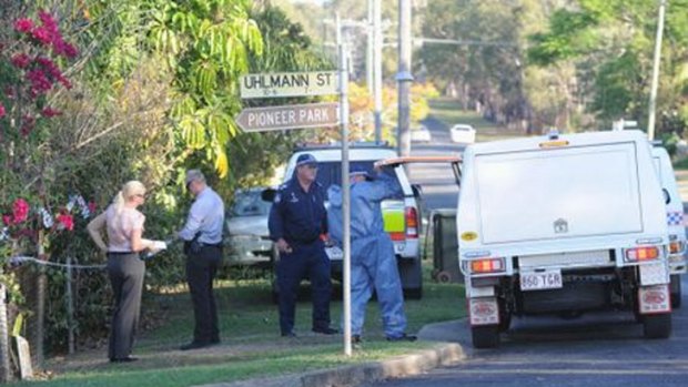 Police at the Maryborough house where a three-year-old boy died yesterday. Photo: Alistair Brightman/Fraser Coast Chronicle.