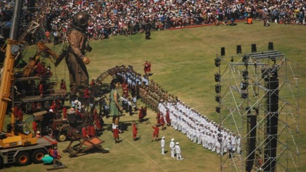 The Giants stood as representatives of the armed forces led a tribute to the Anzacs.