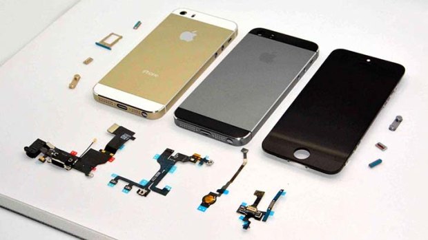 This leaked image shows iPhones in gold and graphite.