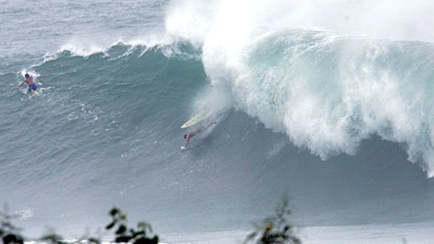 Waves up to 15 metres high start crashing into Waimea Bay in Hawaii.