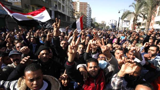 Protests in Suez: Four days of anti-government violence has killed at least 27 people across Egypt.