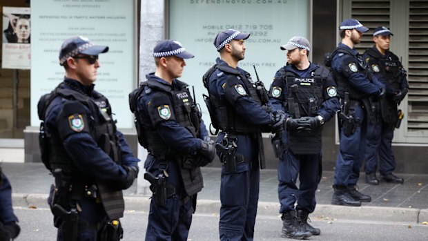 Riot squad police and mounted police barricaded Marsden St and formed an exclusion zone in front of Parramatta Mosque between anti-Islamic and pro-Islamic groups. 